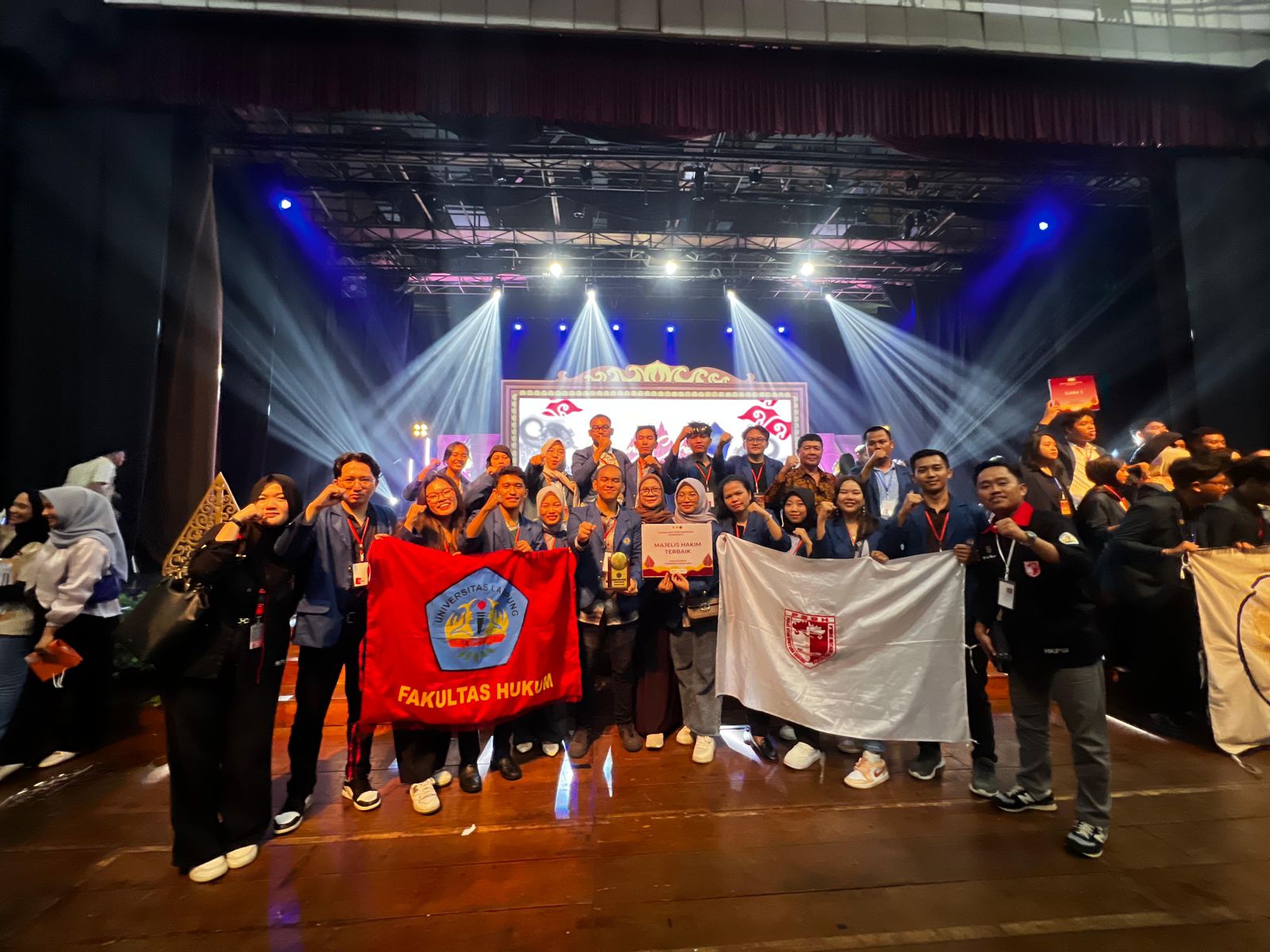 Delegasi PSBH FH Universitas Lampung Raih Penghargaan “Peran Majelis Hakim Terbaik” pada NMCC Bulak Sumur VI 2024